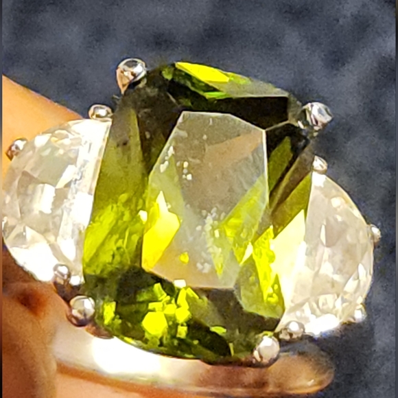 Vintage 925 Sterling Silver Emerald Cut Peridot.  Sz 7.
